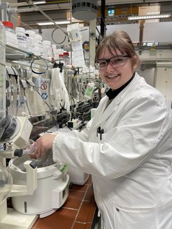 Hannah Rösen arbeitet aktuell in der Abteilung von Prof. Dr. Tobias Ritter.