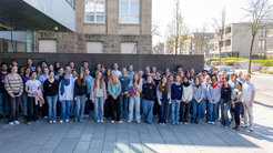 36 Schülerinnen erlebten beim Girls' Day am Max-Planck-Institut für Kohlenforschung die Welt der Chemie durch Experimente und Gespräche mit Wissenschaftlern.